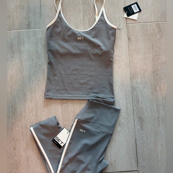 SET Active Tops - Set Active Sporty Bra and Legging Set